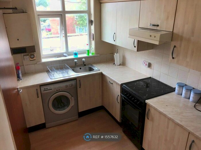 2 Bedroom Flat To Rent In The Circle, Stretford, Manchester, M32