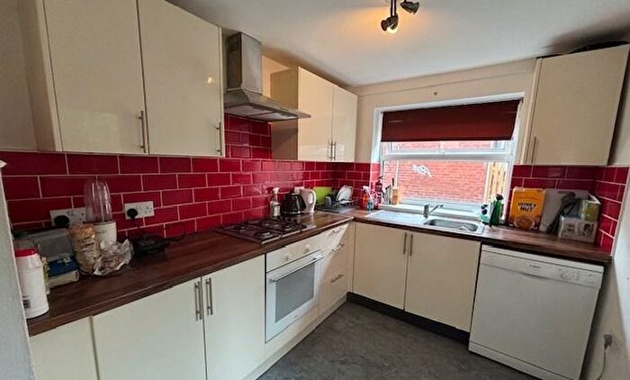 6 Bedroom Terraced House To Rent In Mayville Place, Hyde Park, Leeds, LS6