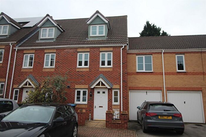 3 Bedroom Town House To Rent In Cobb Close, Hillfields, Coventry, CV2