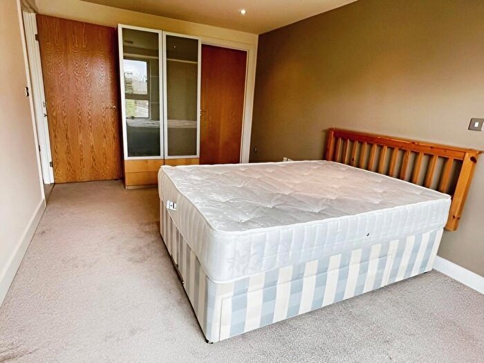 2 Bedroom Flat To Rent In Armouries Way, Leeds, West Yorkshire, Uk, LS10