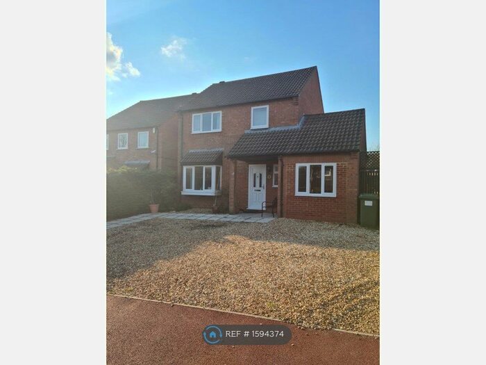 3 Bedroom Detached House To Rent In The Craven, Milton Keynes, MK13