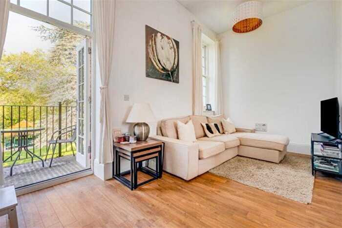 2 Bedroom Flat To Rent In Dartford Court, Glanville Way, Epsom, KT19