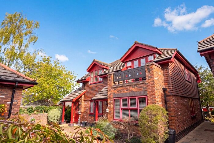 2 Bedroom Flat For Sale In The Croft, College Road, Epsom, KT17