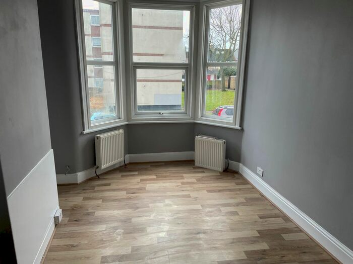 2 Bedroom Flat To Rent In East Street, Southend-On-Sea, SS2