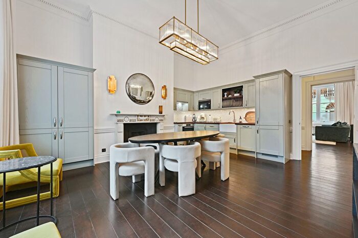 3 Bedroom Flat To Rent In Wimpole Street, Marylebone Village, London, W1G