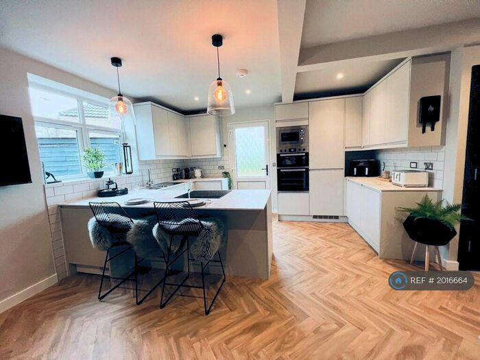 6 Bedroom Semi-Detached House To Rent In East Way, Bath, BA2