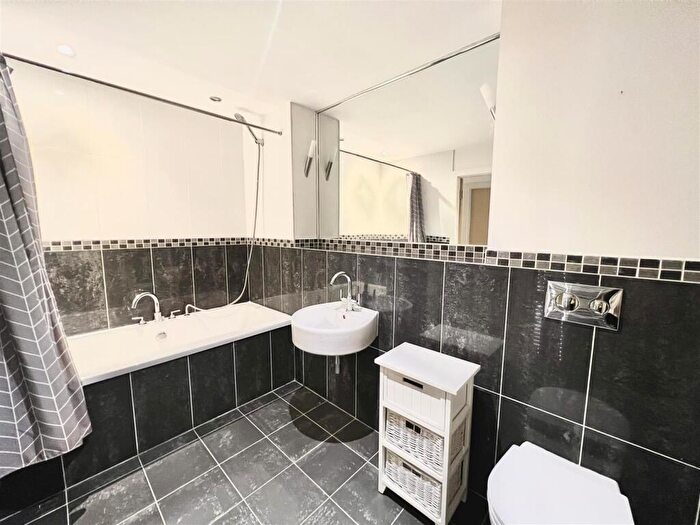 2 Bedroom Apartment To Rent In Riverside Lodge, Palatine Road, Manchester, M20