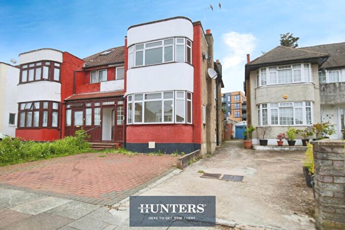 3 Bedroom Semi-Detached House For Sale In Esmar Crescent, Hendon, London, NW9