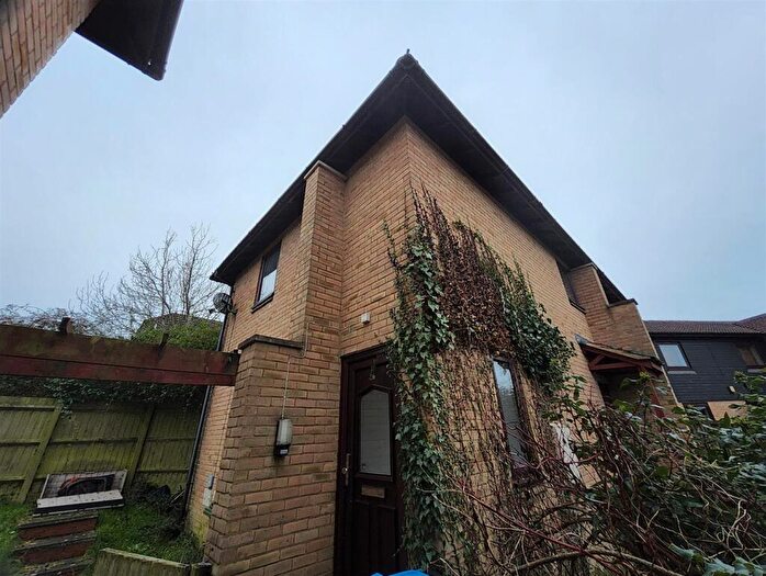 2 Bedroom Maisonette To Rent In Hambleton Grove, Emerson Valley, Milton Keynes, MK4