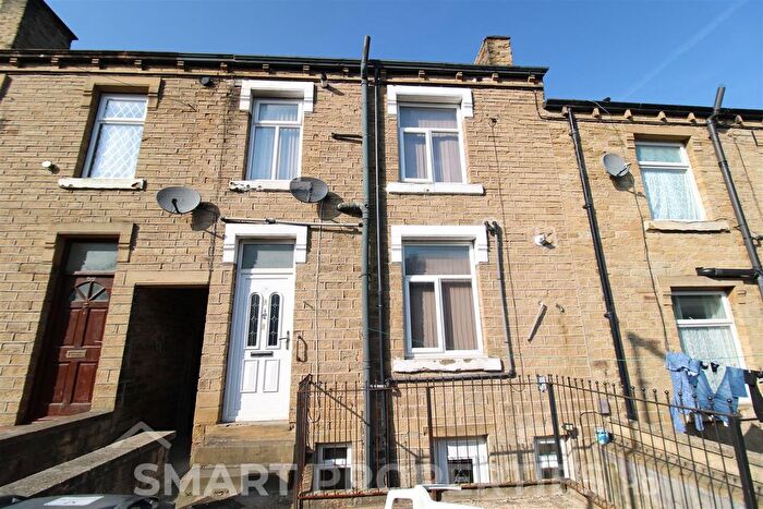1 Bedroom Terraced House To Rent In Moorbottom Road, Huddersfield, HD1