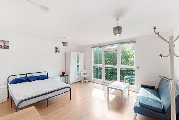 3 Bedroom Flat To Rent In Plender Street, Camden, NW1