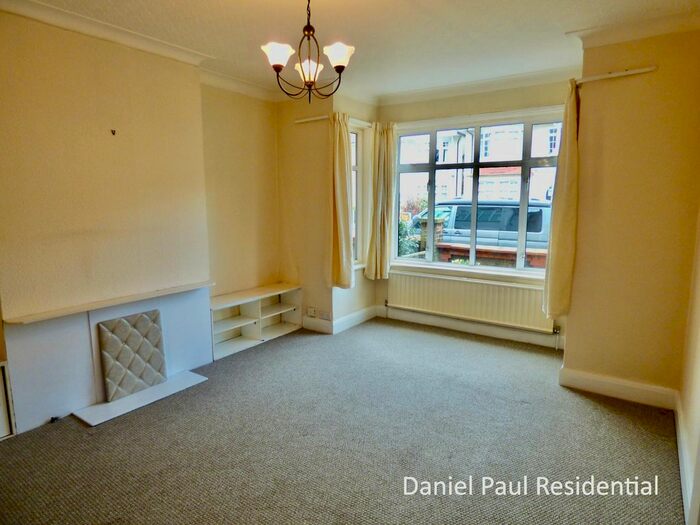 3 Bedroom End Of Terrace House For Sale In Blondin Avenue, London, W5