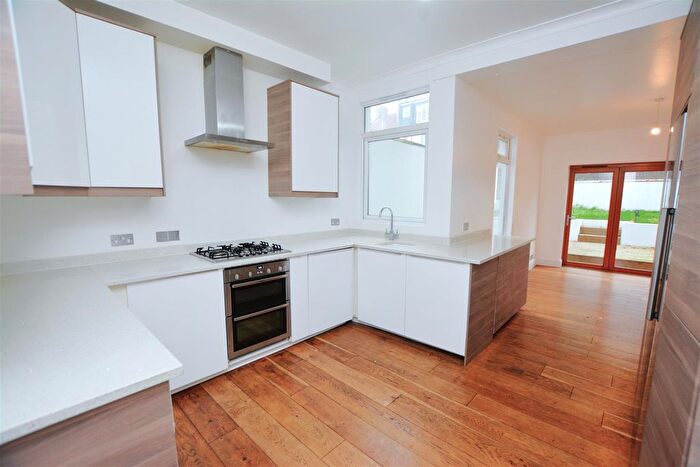 4 Bedroom Semi-Detached House To Rent In Southcroft Road, London, SW16
