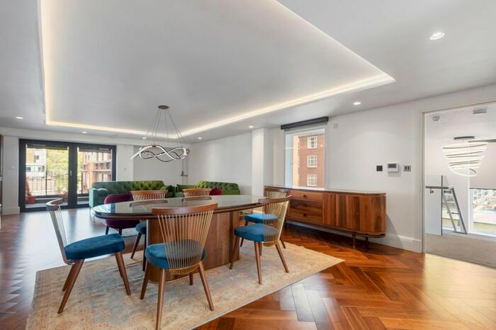 3 Bedroom Flat To Rent In Hertford Street, Mayfair, London, W1J