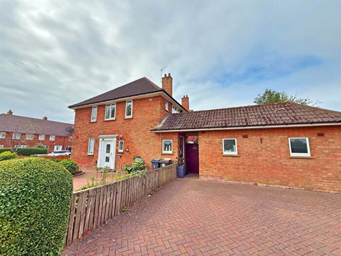 2 Bedroom Flat For Sale In Dugdale Crescent, Four Oaks, B75