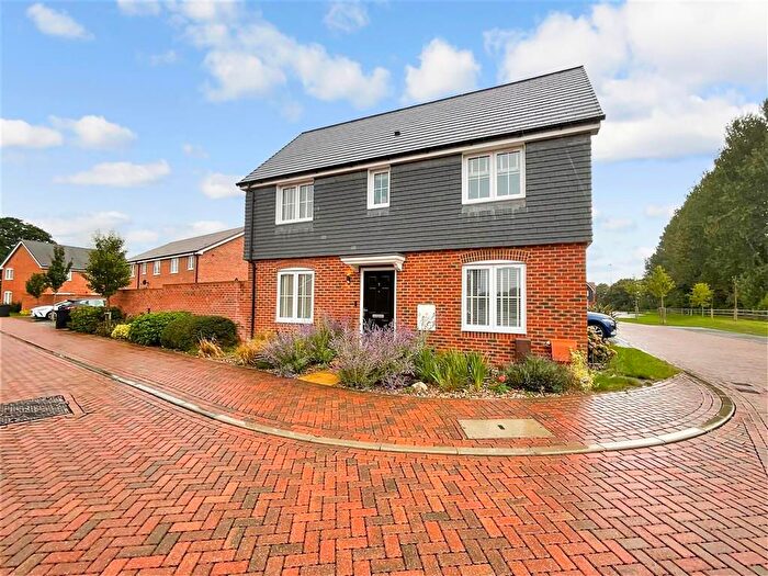 3 Bedroom Detached House For Sale In Legg Vale, Chichester, West Sussex, PO20