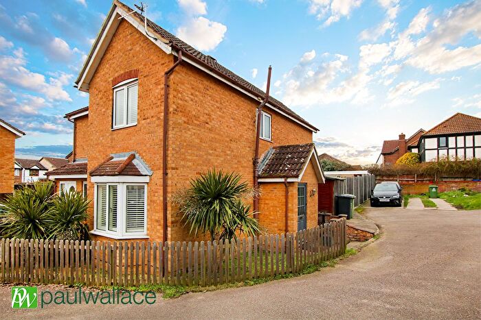 2 Bedroom Semi Detached House For Sale In Allwood Road, West Cheshunt, EN7