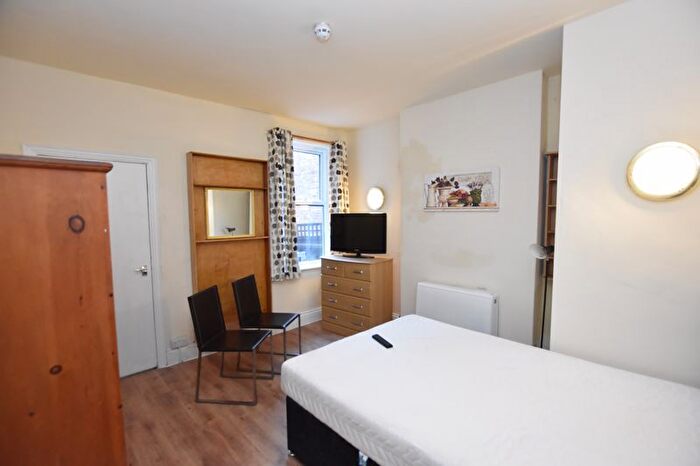 1 Bedroom Flat To Rent In Percival Road, Nottingham, NG5