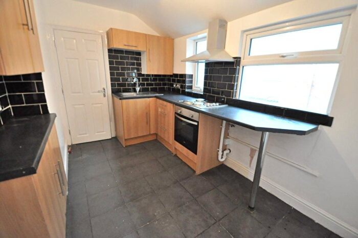 3 Bedroom Flat To Rent In Kettering Road, Northampton, NN1