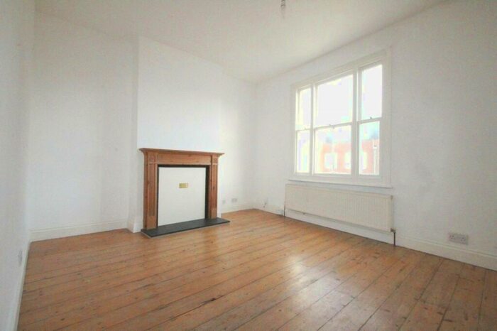2 Bedroom Flat To Rent In Westbourne Place, Hove, BN3