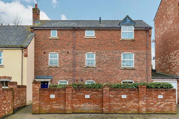 2 Bedroom Flat To Rent In Crowell Mews, Aylesbury, Bucks, HP19
