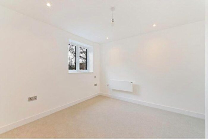1 Bedroom Flat To Rent In Portland Road, Dorking, RH4