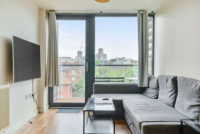 1 Bedroom Flat For Sale In Cranston Court, Shepherd's Bush, London, W12