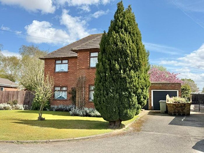2 Bedroom Detached House For Sale In Seawall Lane, North Cotes, DN36