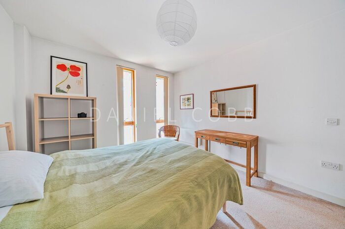 2 Bedroom Flat For Sale In Crampton Street, London, SE17