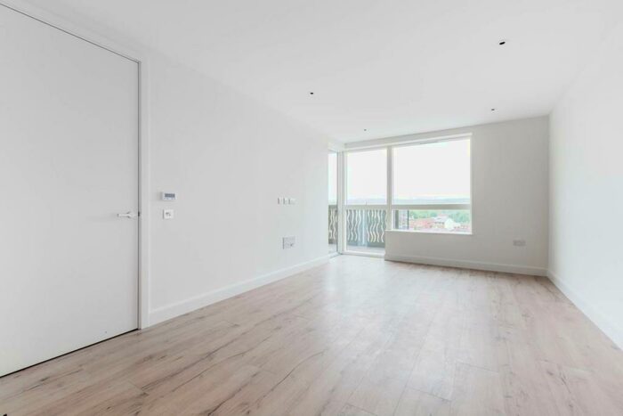 2 Bedroom Flat To Rent In High Street, Hornsey, London, N8