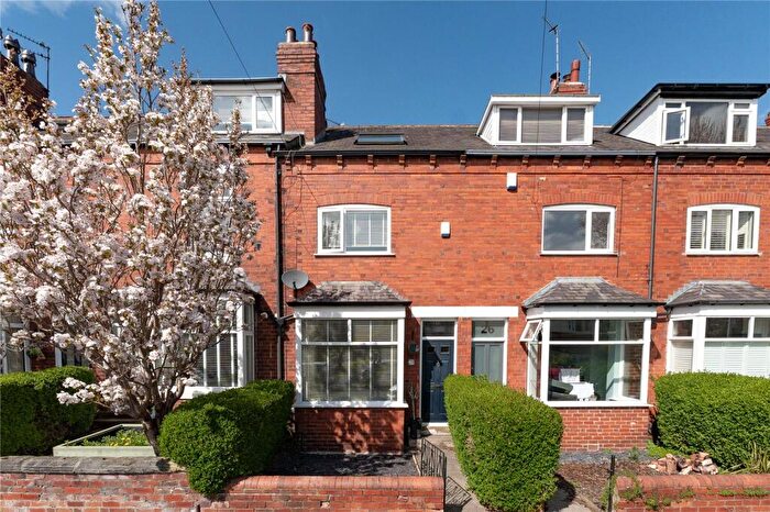 4 Bedroom Terraced House For Sale In Chandos Place, Roundhay, Leeds, LS8
