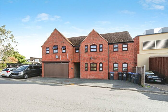 1 Bedroom Flat For Sale In The Square, Kenilworth, CV8