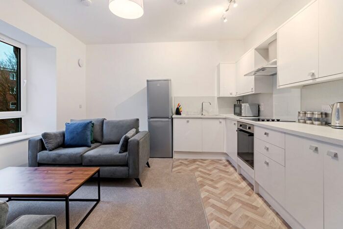 3 Bedroom Flat To Rent In Polepark Road, West End, Dundee, DD1