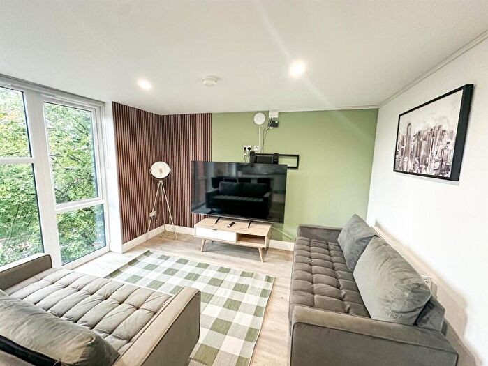 6 Bedroom Apartment To Rent In Queens Road East, NG9