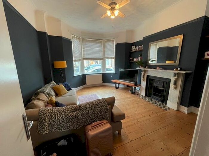 2 Bedroom Flat To Rent In Claude Road, Roath, CF24