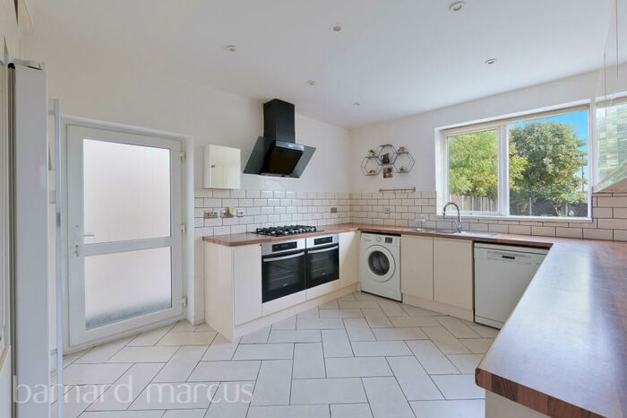 3 Bedroom Detached House To Rent In Manor Drive North, Worcester Park, KT4