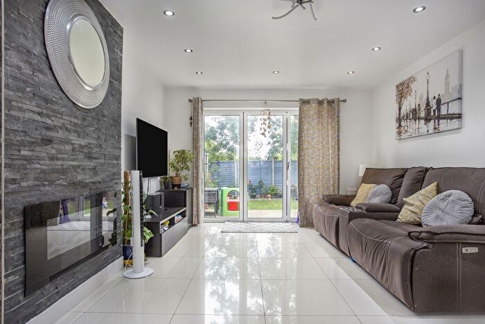 4 Bedroom Detached House For Sale In Worple Road, Staines-Upon-Thames, Surrey, TW18