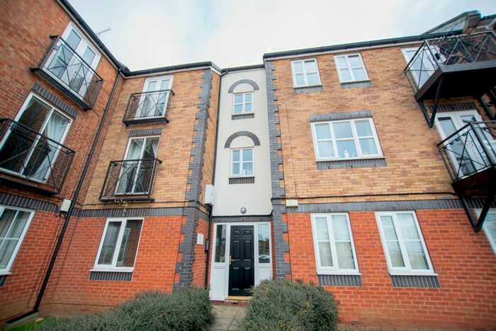 2 Bedroom Flat To Rent In Lancelot Court, Victoria Dock, Hull, HU9
