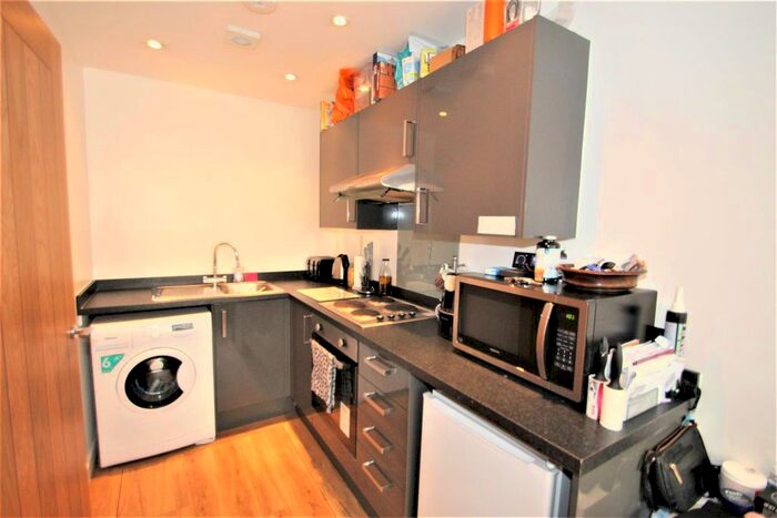 1 Bedroom Flat To Rent In Isambard Brunel Road, Portsmouth, PO1