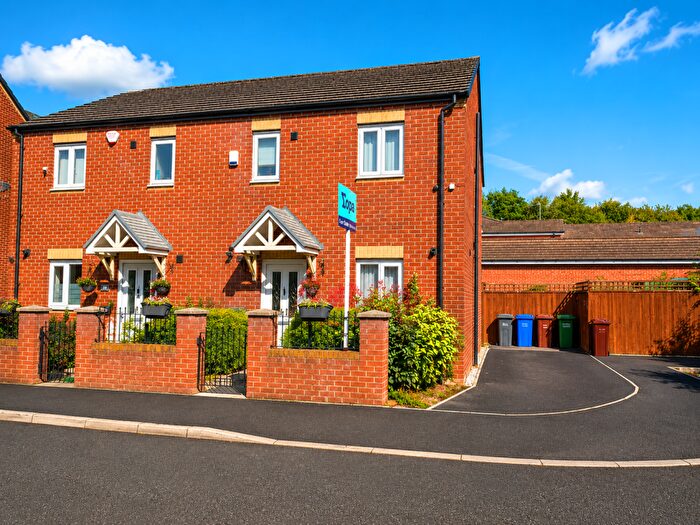3 Bedroom Semi-Detached House For Sale In Hexagon Close, Manchester, M9