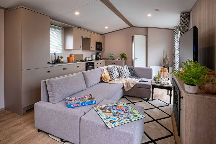 2 Bedroom Park Home For Sale In Comrie, Crieff, PH6