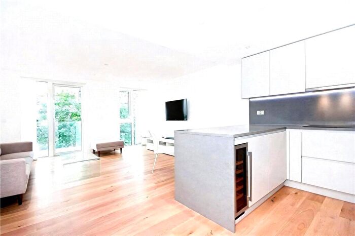 2 Bedroom Apartment To Rent In Admiralty House, Vaughan Way, London, E1W