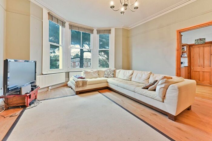 3 Bedroom Apartment To Rent In Shooters Hill Road, London, SE3