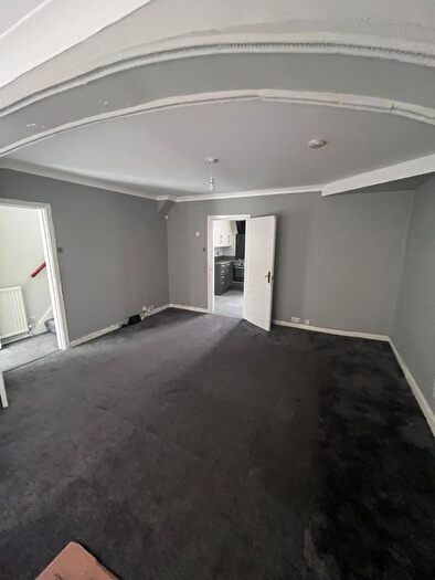 3 Bedroom Semi Detached House To Rent In Forest Avenue, Chigwell, IG7