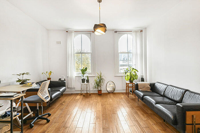 1 Bedroom Apartment For Sale In Shoreditch High Street, Shoreditch, London, E1