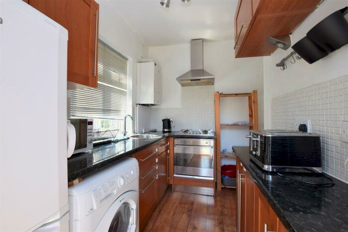 2 Bedroom Maisonette To Rent In Grove Avenue, Sutton, SM1