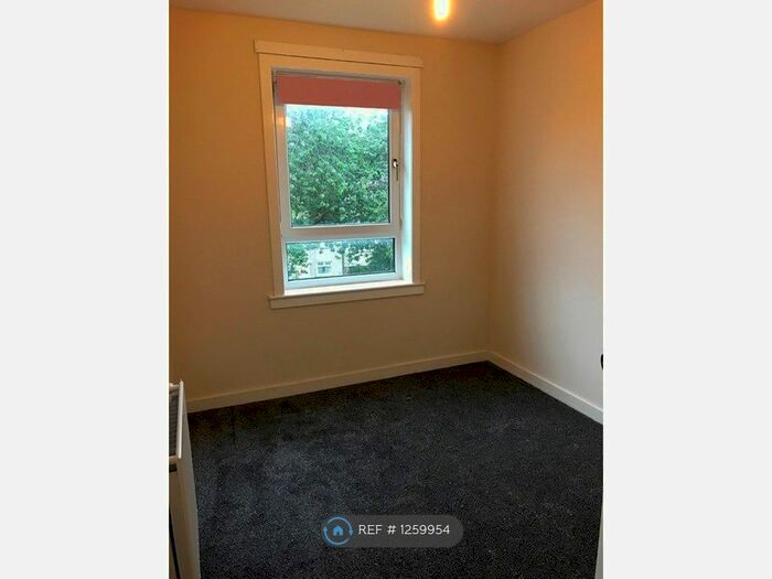 3 Bedroom Flat To Rent In Loganlee Terrace, Dundee DD2