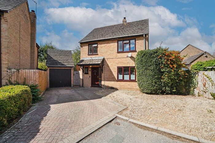 4 Bedroom Detached House For Sale In Lovell Close, Ducklington, OX29