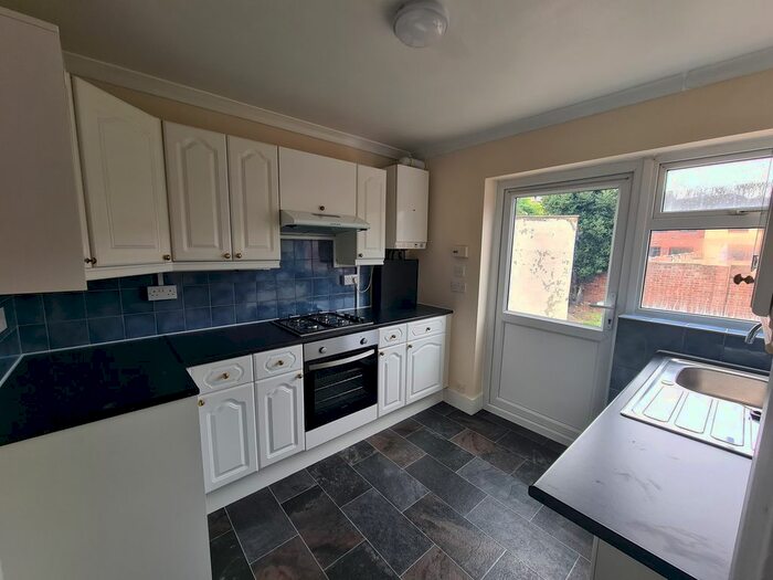 2 Bedroom Flat To Rent In Temple Avenue, Dagenham, RM8