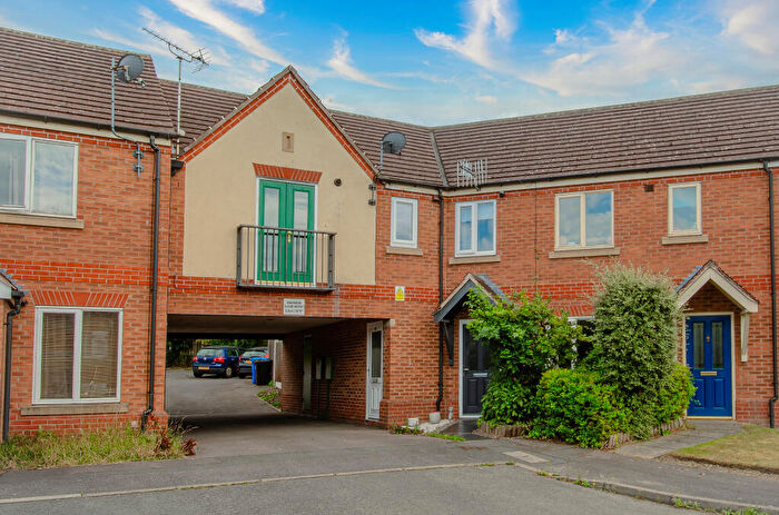 2 Bedroom Maisonette For Sale In Oakwood Way, Chesterfield, S43